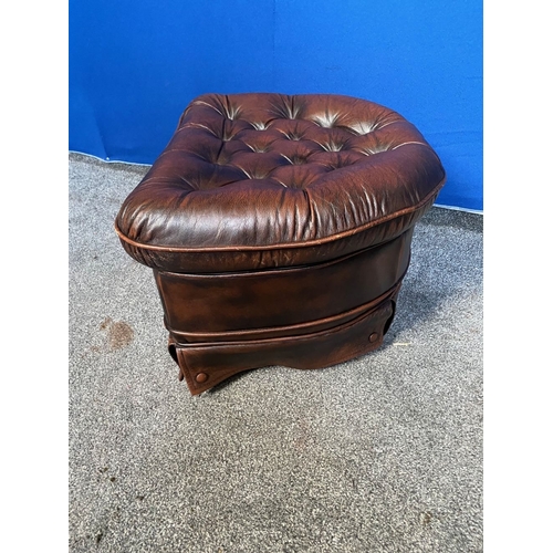 174 - A BROWN LEATHER FOOTSTOOL/OTTOMAN, nice deep button upholstery to top, leather surrounding covering ... 