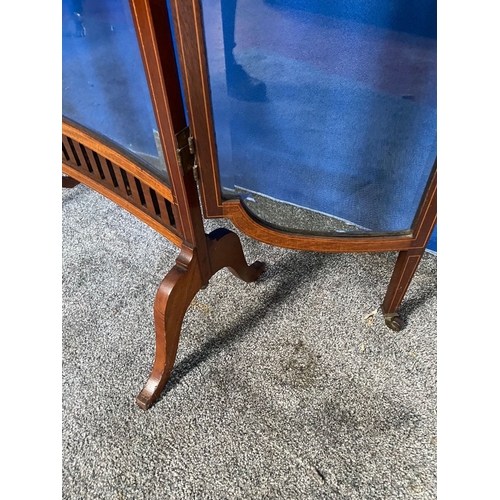 175 - A GOOD QUALITY MAHOGANY INLAID THREE PANEL FIRESCREEN, with shaped bevelled glass to the three panel... 