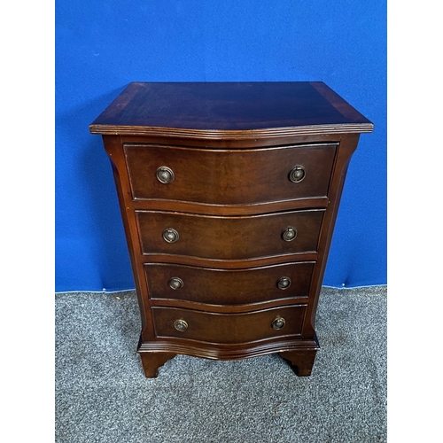 183 - A NEAT SIZED FOUR DRAWER CHEST OF DRAWERS, serpentine shape, with crossbanding to top and reeded bor... 