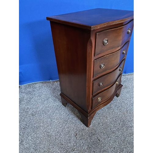 183 - A NEAT SIZED FOUR DRAWER CHEST OF DRAWERS, serpentine shape, with crossbanding to top and reeded bor... 