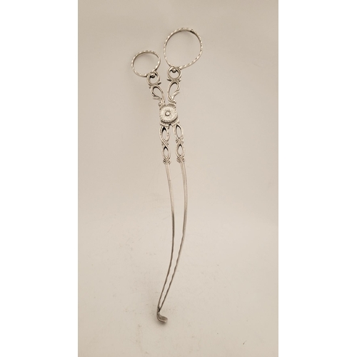 184 - A VERY GOOD 18TH CENTURY GEORGE III IRISH SILVER ASPARAGUS TONGS, circa 1775, nicely decorated hinge... 