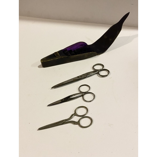 194 - A MIXED LOT TO INCLUDE (i) a vintage leather scissors case, includes one engraved scissors marked Ma... 