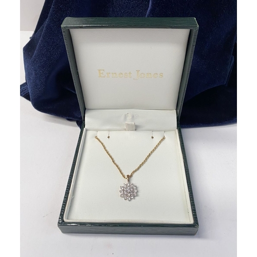 195 - A PRETTY 9CT YELLOW GOLD CLUSTER PENDANT NECKLACE, the pendant with central round cut gemstone surro... 