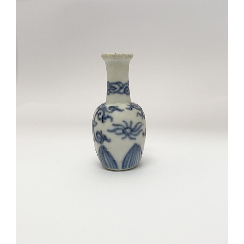 20 - A CHINESE BLUE & WHITE ‘VUNG TAU CARGO’ PORCELAIN MINIATURE VASE, also known as a ‘dolls house’ vase... 