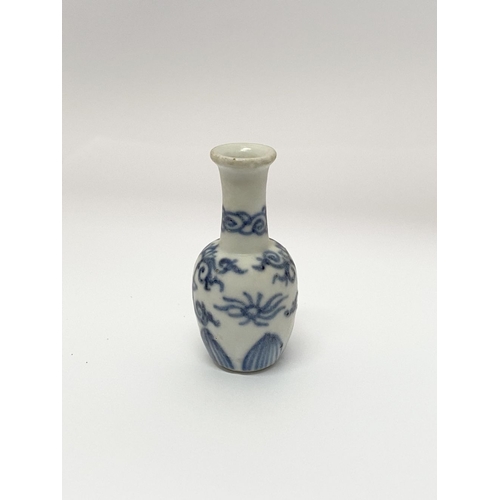 20 - A CHINESE BLUE & WHITE ‘VUNG TAU CARGO’ PORCELAIN MINIATURE VASE, also known as a ‘dolls house’ vase... 