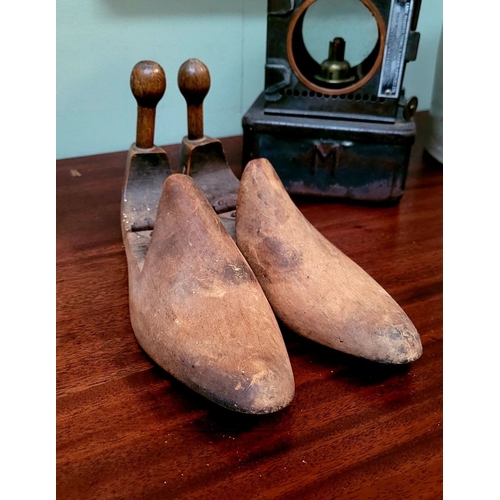 208 - A PAIR OF NARROW HANDMADE VINTAGE WOODEN SHOE STRETCHERS, in good condition, nice tone to the wood. ... 