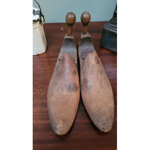 208 - A PAIR OF NARROW HANDMADE VINTAGE WOODEN SHOE STRETCHERS, in good condition, nice tone to the wood. ... 