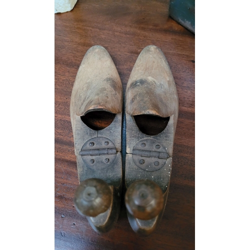 208 - A PAIR OF NARROW HANDMADE VINTAGE WOODEN SHOE STRETCHERS, in good condition, nice tone to the wood. ... 