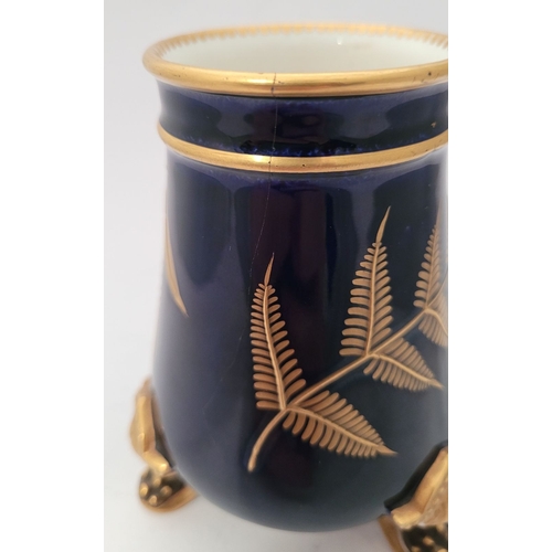 212 - TWO COLLECTABLE PIECES OF PORCELAIN: (i) A 19TH CENTURY BLUE & GOLD WORCESTER PORCELAIN POT / VASE, ... 