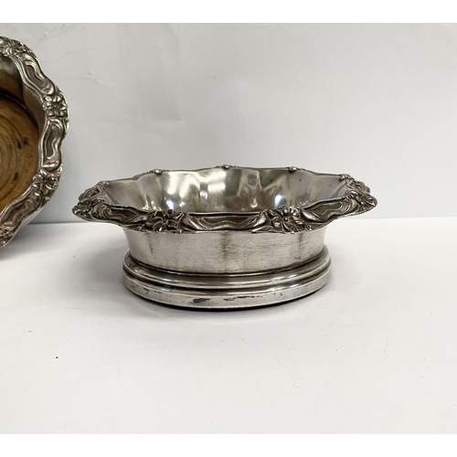 219 - A FINE PAIR OF ANTIQUE CONTINENTAL SILVER WINE COASTERS, Makers marks slightly rubbed, possibly Germ... 