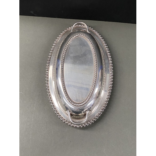 246 - A SILVERPLATE LOT TO INCLUDE (i) an oval covered tray, with two handles and gadrooned design to cove... 