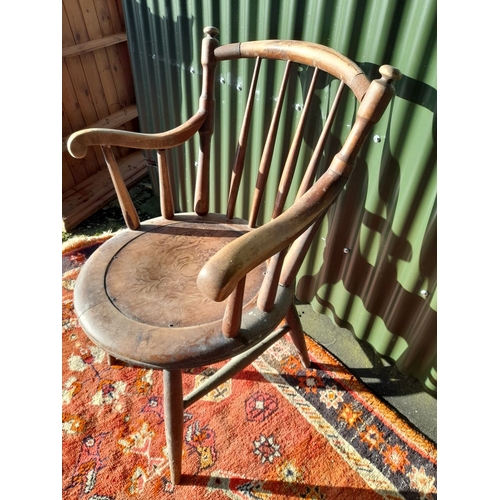 258 - AN ANTIQUE CURVED SPINDLE BACK ARMCHAIR, the curved backrail and armrests raised on spindles, above ... 