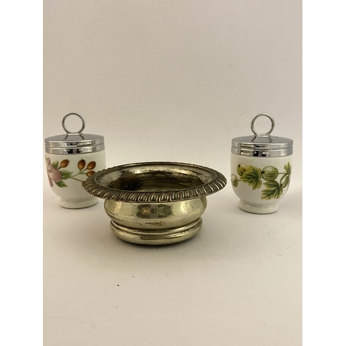 262 - A MIXED LOT TO INCLUDE (i) a pair of Royal Worcester egg coddlers, with original box, (ii) a vintage... 