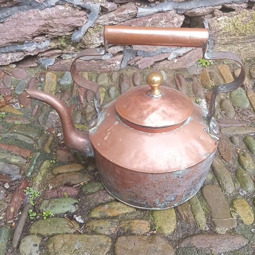 292 - A LARGE 19TH CENTURY COPPER KETTLE