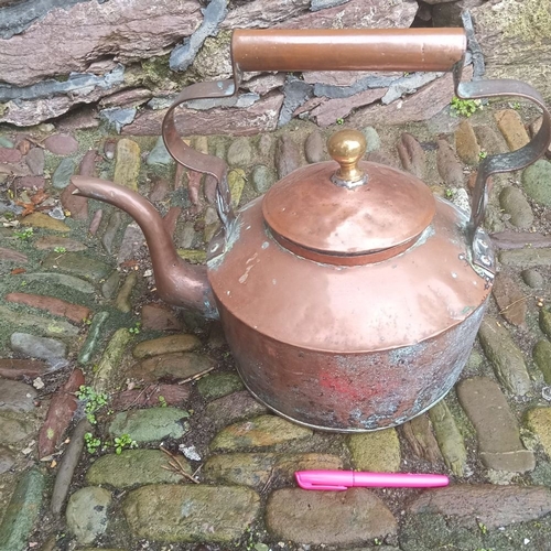 292 - A LARGE 19TH CENTURY COPPER KETTLE