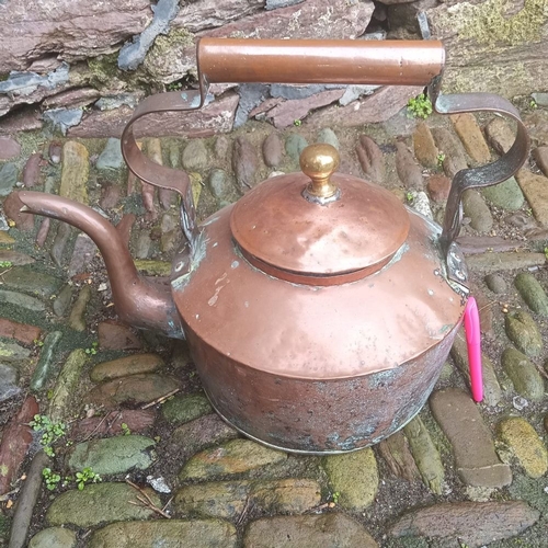 292 - A LARGE 19TH CENTURY COPPER KETTLE