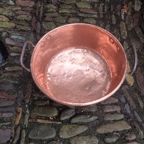 293 - A LARGE 19TH CENTURY COPPER TWO HANDLED PRESERVING PAN