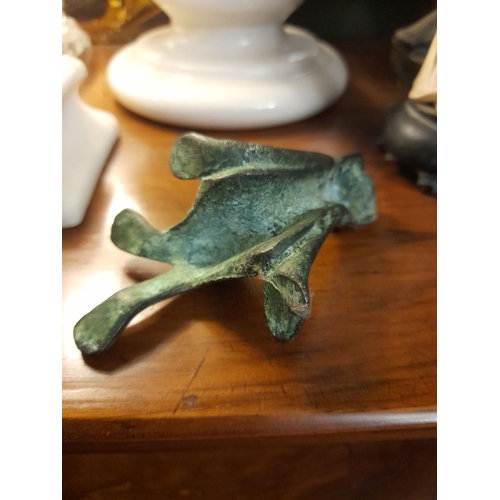 305 - A CHARMING BRONZE SCULPTURE OF SITTING FROG, dimensions: 10cm x 4cm approx.