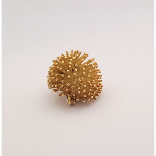 32 - A WHIMSICAL 1970S 18CT YELLOW GOLD HEDGEHOG BROOCH, the lovely little brooch is covered in a body of... 