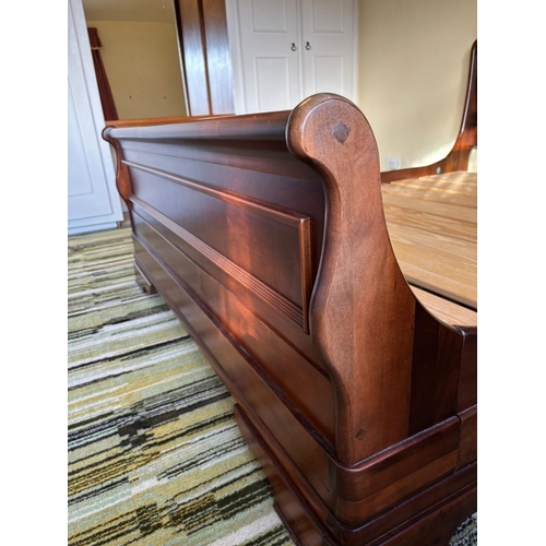 321 - AN EXCELLENT MAHOGANY SLEIGH BED, with panelling to bedframe and base, raised on bracket feet. Dimen... 