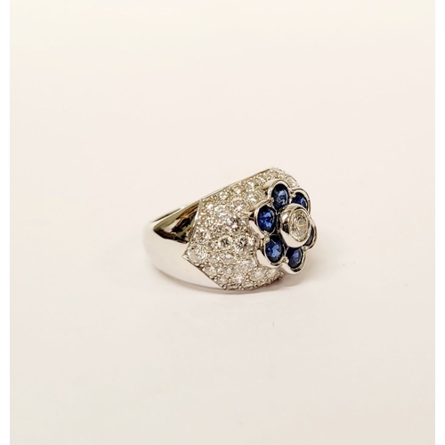 39 - A PRETTY 18CT WHITE GOLD SAPPHIRE & DIAMOND FLORAL CLUSTER / DRESS BOMBÉ SHAPED RING, the curved set... 