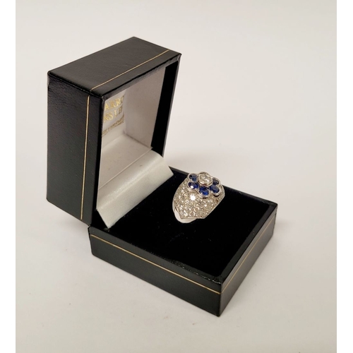 39 - A PRETTY 18CT WHITE GOLD SAPPHIRE & DIAMOND FLORAL CLUSTER / DRESS BOMBÉ SHAPED RING, the curved set... 