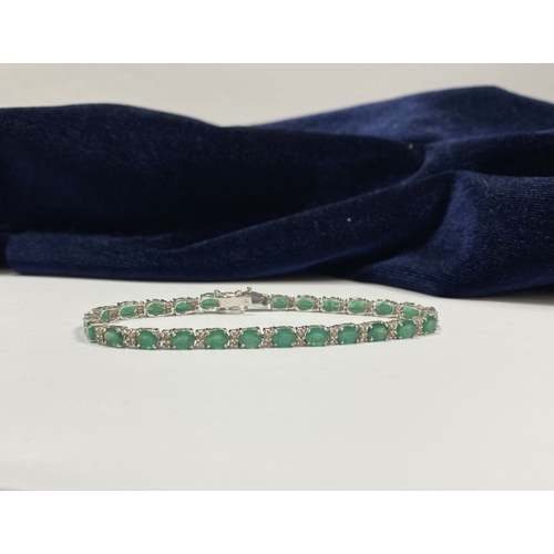 4 - AN 18CT WHITE GOLD EMERALD & DIAMOND TENNIS BRACELET, set with oval cut emeralds separated by two ro... 