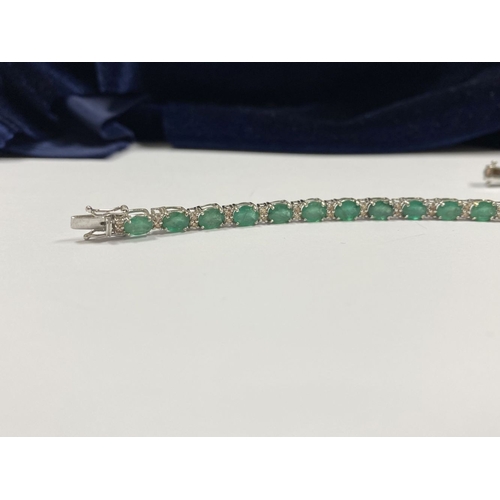 4 - AN 18CT WHITE GOLD EMERALD & DIAMOND TENNIS BRACELET, set with oval cut emeralds separated by two ro... 