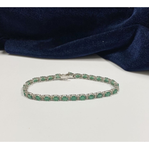 4 - AN 18CT WHITE GOLD EMERALD & DIAMOND TENNIS BRACELET, set with oval cut emeralds separated by two ro... 