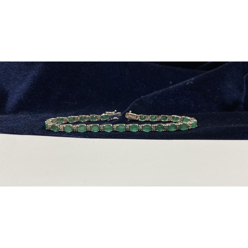 4 - AN 18CT WHITE GOLD EMERALD & DIAMOND TENNIS BRACELET, set with oval cut emeralds separated by two ro... 