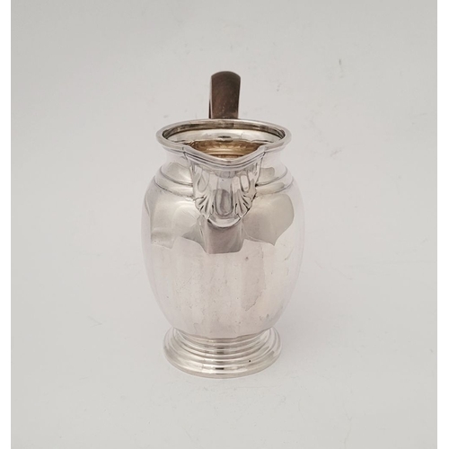 41 - A VERY GOOD QUALITY FRENCH SILVER LOUIS XVI STYLE JUG, finely crafted piece has a beautiful wooden s... 