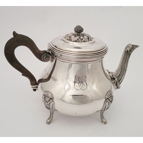 42 - A FANTASTIC EARLY 20TH CENTURY FRENCH SILVER TEAPOT, by the maker Henri Fréres & Cie, retailed by th... 