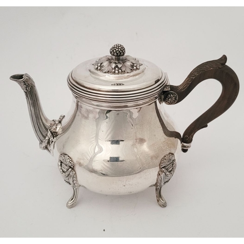 42 - A FANTASTIC EARLY 20TH CENTURY FRENCH SILVER TEAPOT, by the maker Henri Fréres & Cie, retailed by th... 