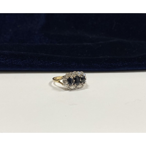 45 - A STUNNING THREE STONE SAPPHIRE 9CT GOLD CLUSTER RING, with three claw set oval cut sapphires, gradu... 