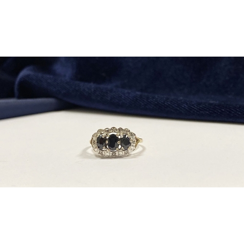 45 - A STUNNING THREE STONE SAPPHIRE 9CT GOLD CLUSTER RING, with three claw set oval cut sapphires, gradu... 