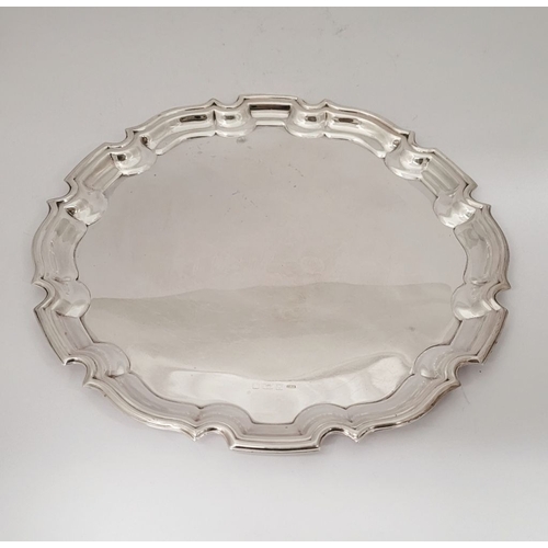 47 - A LARGE GOOD QUALITY 20TH CENTURY SILVER SALVER DISH, with scalloped raised rim, Birmingham hallmark... 