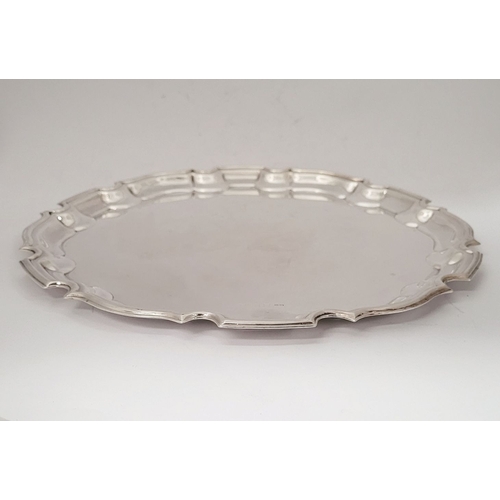 47 - A LARGE GOOD QUALITY 20TH CENTURY SILVER SALVER DISH, with scalloped raised rim, Birmingham hallmark... 