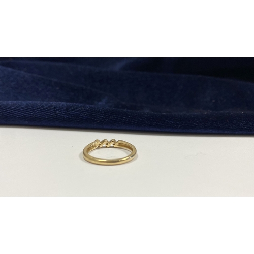 50 - A BEAUTIFUL 9CT YELLOW GOLD THREE STONE DIAMOND RING, with three beautiful round cut diamonds in twi... 