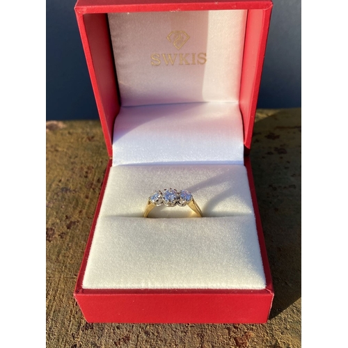 59 - A STUNNING IRISH 18CT YELLOW GOLD THREE STONE DIAMOND RING, with central round brilliant cut diamond... 