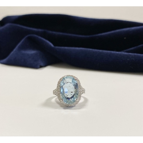 6 - AN EXCEPTIONAL 18CT WHITE GOLD AQUAMARINE & DIAMOND RING, the large central oval cut aquamarine weig... 