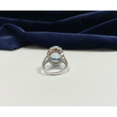 6 - AN EXCEPTIONAL 18CT WHITE GOLD AQUAMARINE & DIAMOND RING, the large central oval cut aquamarine weig... 