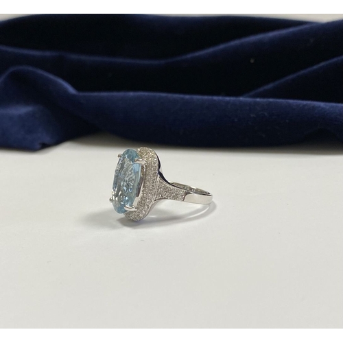 6 - AN EXCEPTIONAL 18CT WHITE GOLD AQUAMARINE & DIAMOND RING, the large central oval cut aquamarine weig... 