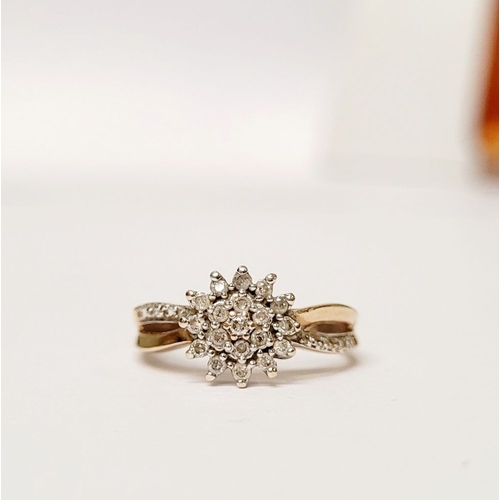 61 - A STRIKING 9CT YELLOW GOLD DIAMOND CLUSTER RING, with central round cut diamond surrounded by two ro... 