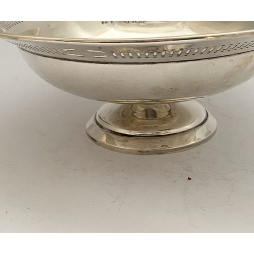 66 - AN EXCELLENT GEORGE V SILVER PEDESTAL BOWL, by Barker Brothers Silver Ltd, Birmingham c.1927. The bo... 