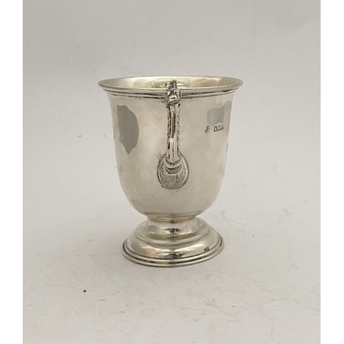 73 - A GEORGE VI IRISH SILVER CUP, by Alwright & Marshall Ltd, Fade Street, Dublin c.1946. With reeded ri... 