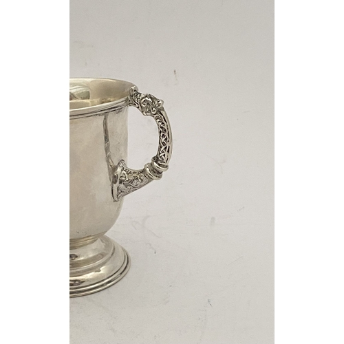 73 - A GEORGE VI IRISH SILVER CUP, by Alwright & Marshall Ltd, Fade Street, Dublin c.1946. With reeded ri... 