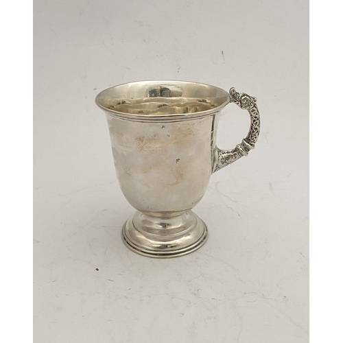 73 - A GEORGE VI IRISH SILVER CUP, by Alwright & Marshall Ltd, Fade Street, Dublin c.1946. With reeded ri... 