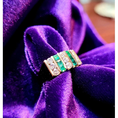 8 - A 15CT YELLOW GOLD EMERALD & DIAMOND STATEMENT RING, with the stones set in five vertical rows with ... 