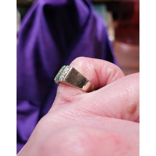 8 - A 15CT YELLOW GOLD EMERALD & DIAMOND STATEMENT RING, with the stones set in five vertical rows with ... 