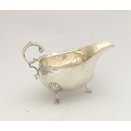 89 - AN ELEGANT EDWARD VII SILVER SAUCE BOAT, by William Aitken, Vyse Street, Birmingham c.1906. With gad... 